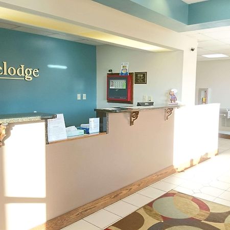 Travelodge By Wyndham Knoxville East Exterior photo