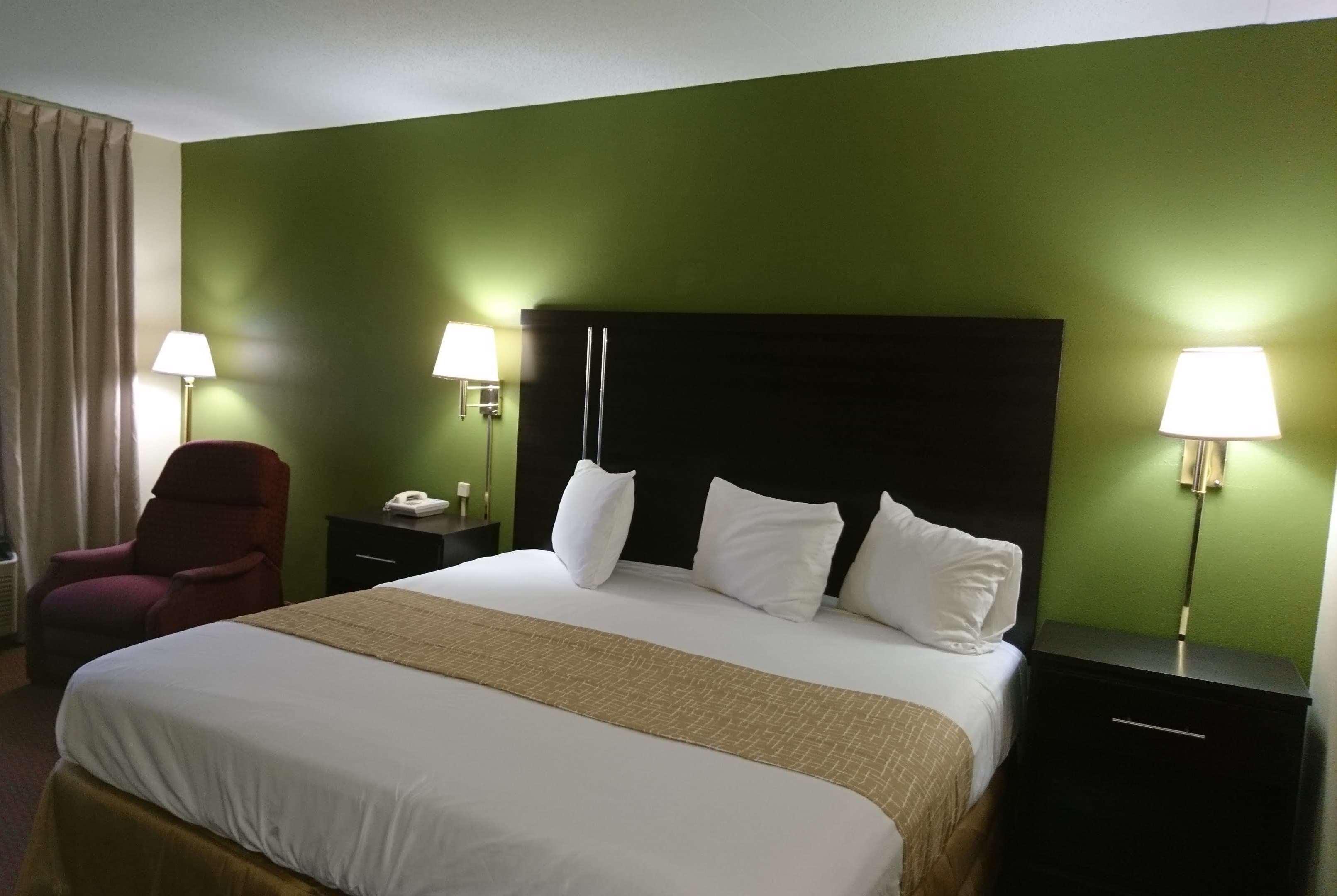 Travelodge By Wyndham Knoxville East Exterior photo