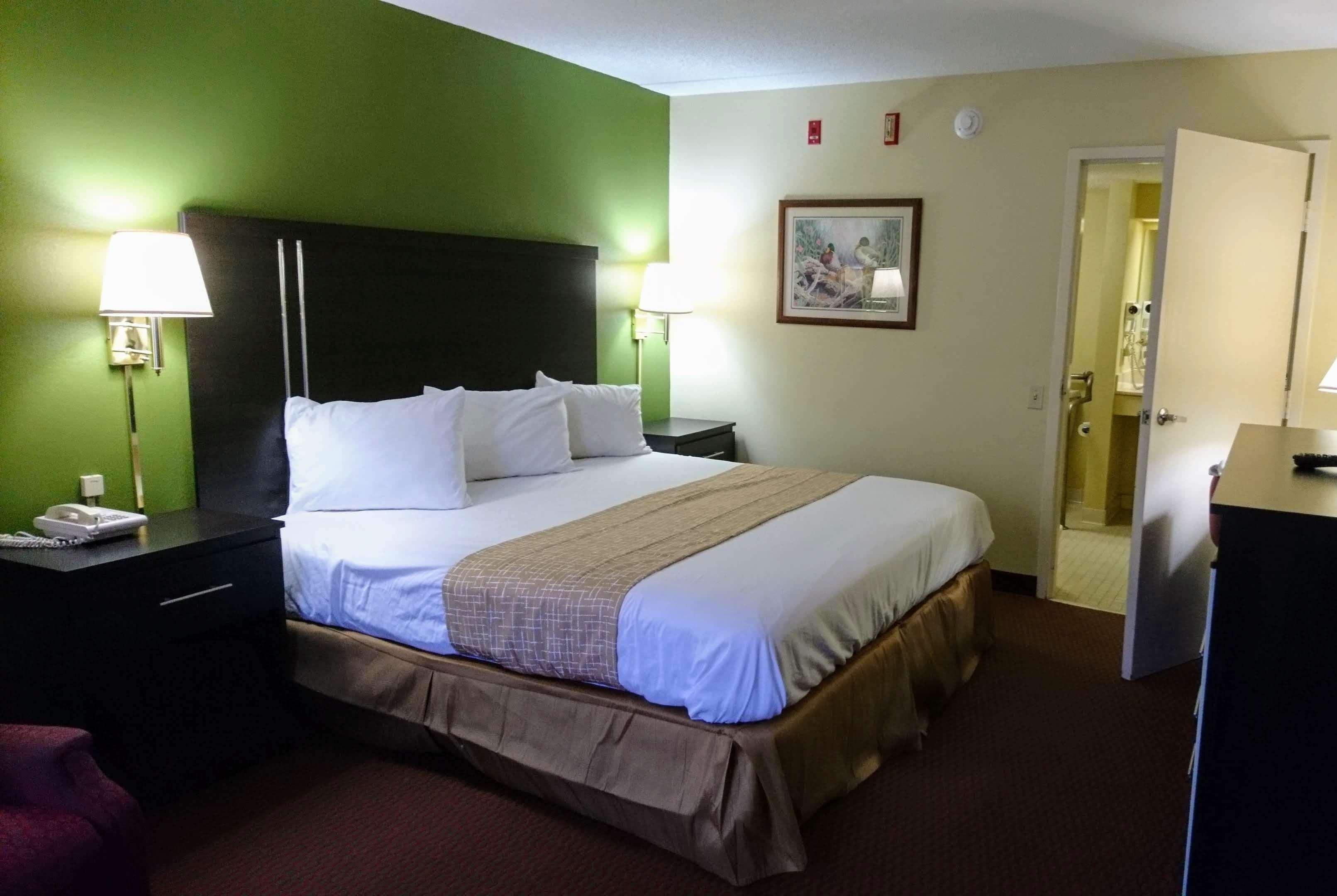 Travelodge By Wyndham Knoxville East Exterior photo